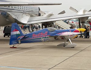 Zivko EDGE 540 Flying Bulls © Karsten Palt