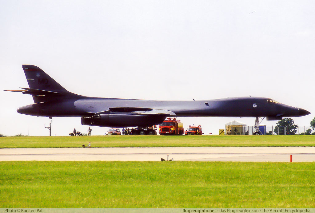 Rockwell B-1B United States Air Force (USAF) 86-0104 64 Royal International Air Tattoo 2001 Royal Air Force Station Cottesmore (EGXJ) 2001-07-27 � Karsten Palt, ID 11932 Rockwell B-1B United States Air Force (USAF) 86-0104 64 Royal International Air Tattoo 2001 Royal Air Force Station Cottesmore (EGXJ) 2001-07-27 � Karsten Palt, ID 11932