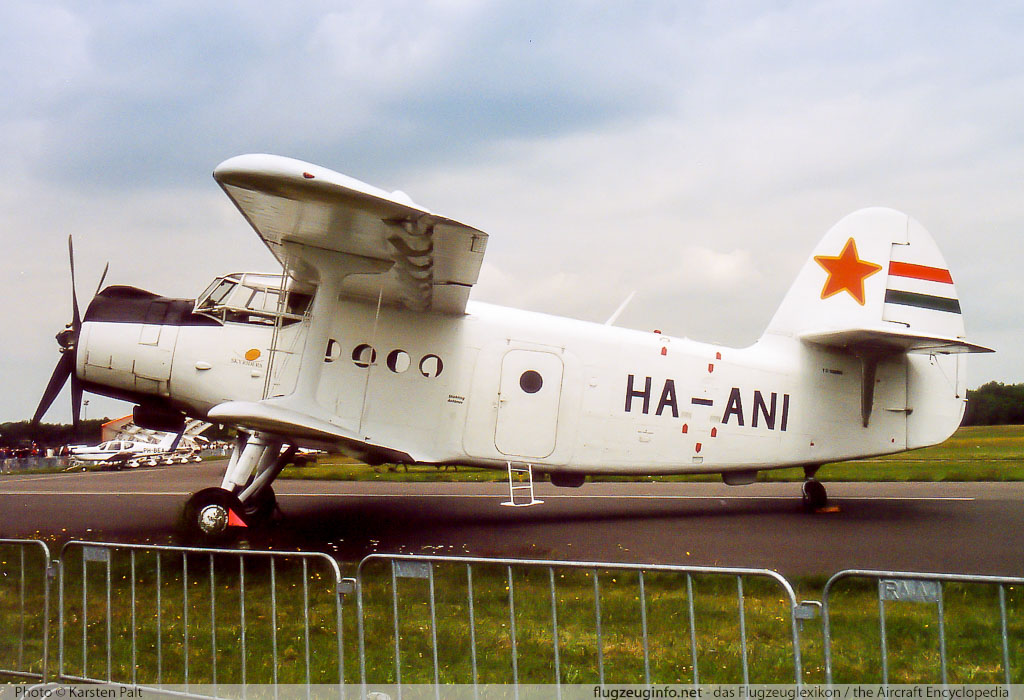 Antonov An-2 HA-ANI 1G13255 Open Dagen Koninklijke Luchtmacht 2003 Vliegbais Twente (EHTW / ENS) 2003-06-21 � Karsten Palt, ID 12006 Antonov An-2 HA-ANI 1G13255 Open Dagen Koninklijke Luchtmacht 2003 Vliegbais Twente (EHTW / ENS) 2003-06-21 � Karsten Palt, ID 12006