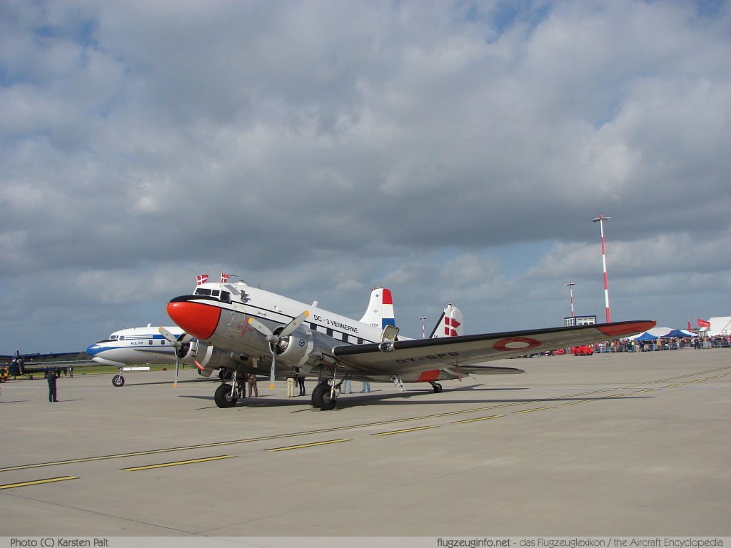 Douglas DC-3A-456 (C-47A Skytrain) Foreningen for flyvende Museumsfly OY-BPB 20019 Airport-Days 2007 Hamburg-Fuhlsbüttel (EDDH / HAM) 2007-09-15 � Karsten Palt, ID 709 Douglas DC-3A-456 (C-47A Skytrain) Foreningen for flyvende Museumsfly OY-BPB 20019 Airport-Days 2007 Hamburg-Fuhlsbüttel (EDDH / HAM) 2007-09-15 � Karsten Palt, ID 709