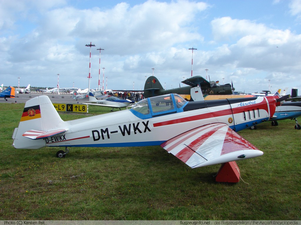 Moravan Zlin Z-526A Trener-Master D-EWKX 1041 Airport-Days 2007 Hamburg-Fuhlsbüttel (EDDH / HAM) 2007-09-15 � Karsten Palt, ID 676 Moravan Zlin Z-526A Trener-Master D-EWKX 1041 Airport-Days 2007 Hamburg-Fuhlsbüttel (EDDH / HAM) 2007-09-15 � Karsten Palt, ID 676