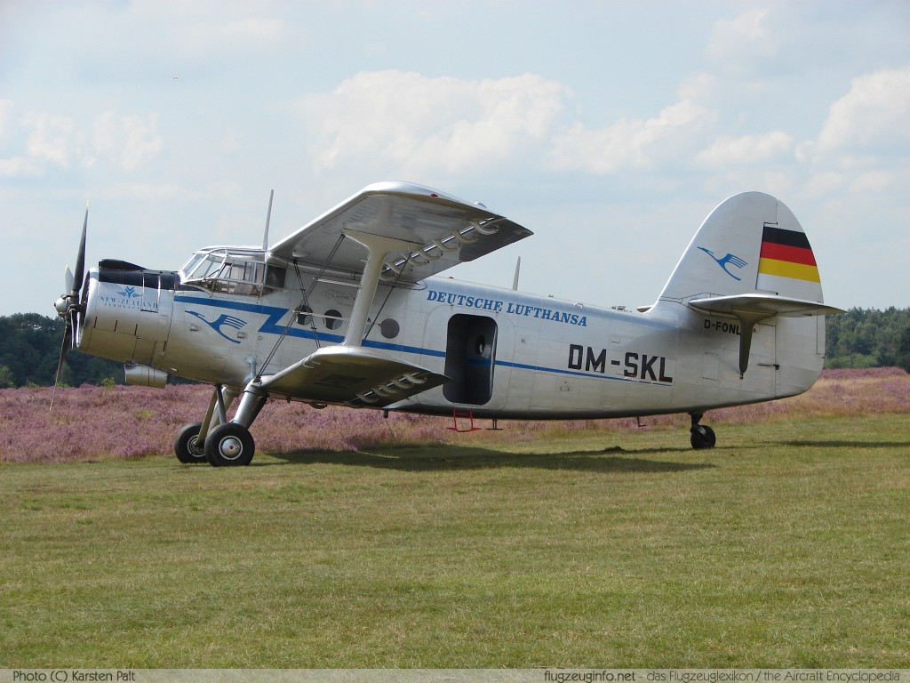 Antonov / Antonow An-2T Classic Wings D-FONL 17847302 Flugplatzfest Bielefeld 2007 Bielefeld (EDLI / BFE) 2007-08-18 � Karsten Palt, ID 449 Antonov / Antonow An-2T Classic Wings D-FONL 17847302 Flugplatzfest Bielefeld 2007 Bielefeld (EDLI / BFE) 2007-08-18 � Karsten Palt, ID 449
