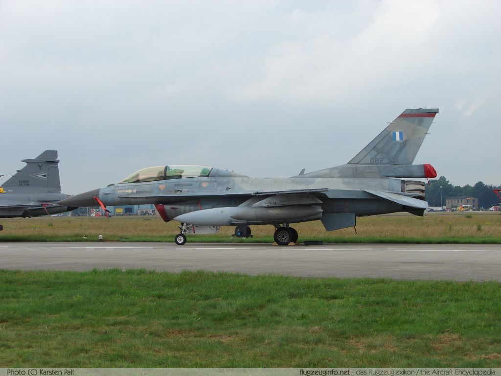 General Dynamics / Lockheed Martin F-16DJ Greece AF 82 TD-6 Open Dagen Koninklijke Luchtmacht 2007 Volkel (EHVK / UDE) 2007-06-15 � Karsten Palt, ID 290 General Dynamics / Lockheed Martin F-16DJ Greece AF 82 TD-6 Open Dagen Koninklijke Luchtmacht 2007 Volkel (EHVK / UDE) 2007-06-15 � Karsten Palt, ID 290