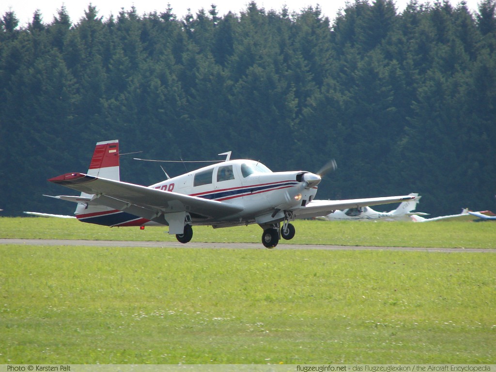Mooney M20C Mark 21 D-EEBR 1205 Flugtag Breitscheid 2008 Breitscheid (EDGB) 2008-08-17 � Karsten Palt, ID 1337 Mooney M20C Mark 21 D-EEBR 1205 Flugtag Breitscheid 2008 Breitscheid (EDGB) 2008-08-17 � Karsten Palt, ID 1337