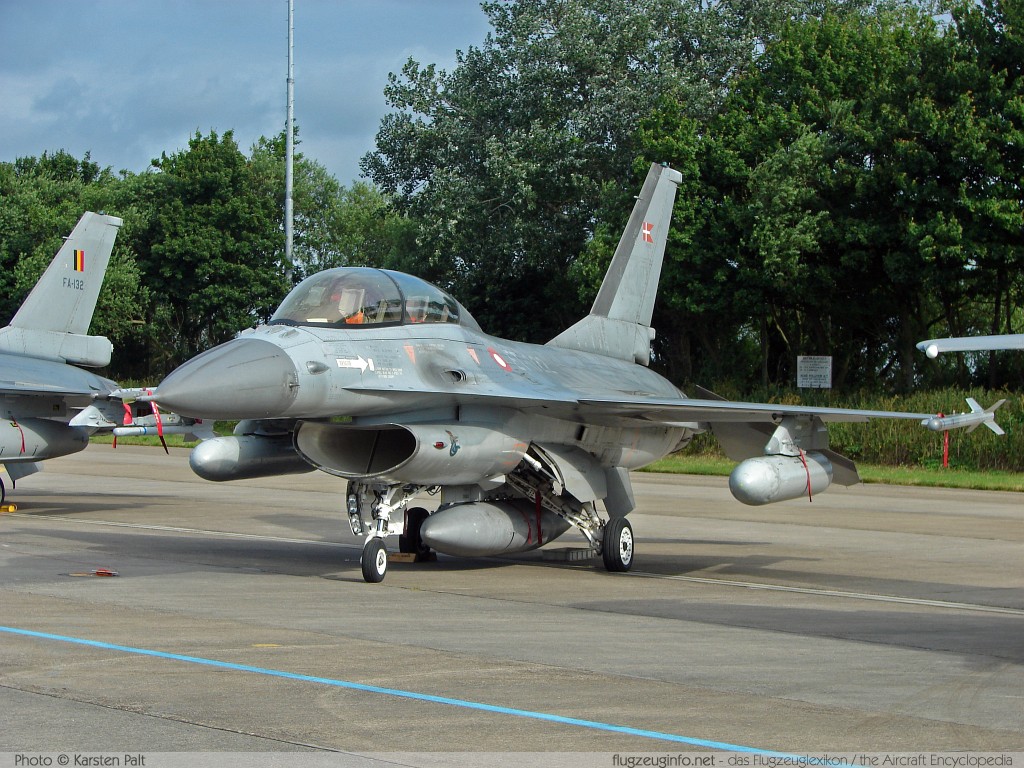 General Dynamics / Lockheed Martin F-16BM Royal Danish Air Force ET-022 6G-16 Open Dagen Koninklijke Luchtmacht 2008 Leeuwarden (EHLW / LHW) 2008-06-20 � Karsten Palt, ID 860 General Dynamics / Lockheed Martin F-16BM Royal Danish Air Force ET-022 6G-16 Open Dagen Koninklijke Luchtmacht 2008 Leeuwarden (EHLW / LHW) 2008-06-20 � Karsten Palt, ID 860