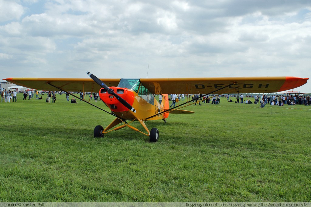 Piper L-18C (PA-18-95) LSC Faßberg D-ECGH 18-3449 Flugtag Bremen 2009 Bremen (EDDW / BRE) 2009-05-10 � Karsten Palt, ID 2075 Piper L-18C (PA-18-95) LSC Faßberg D-ECGH 18-3449 Flugtag Bremen 2009 Bremen (EDDW / BRE) 2009-05-10 � Karsten Palt, ID 2075