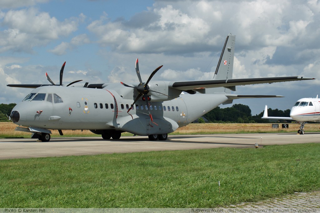 CASA C-295M Polish Air Force 022 S-053 Luchtmachtdagen 2009 Volkel (EHVK / UDE) 2009-06-19 � Karsten Palt, ID 2300 CASA C-295M Polish Air Force 022 S-053 Luchtmachtdagen 2009 Volkel (EHVK / UDE) 2009-06-19 � Karsten Palt, ID 2300
