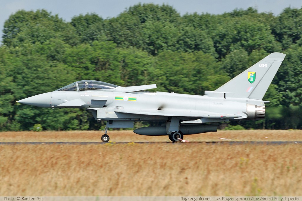 Eurofighter EF2000 Typhoon F2 Royal Air Force ZJ925 0080/BS016 Luchtmachtdagen 2009 Volkel (EHVK / UDE) 2009-06-19 � Karsten Palt, ID 2370 Eurofighter EF2000 Typhoon F2 Royal Air Force ZJ925 0080/BS016 Luchtmachtdagen 2009 Volkel (EHVK / UDE) 2009-06-19 � Karsten Palt, ID 2370