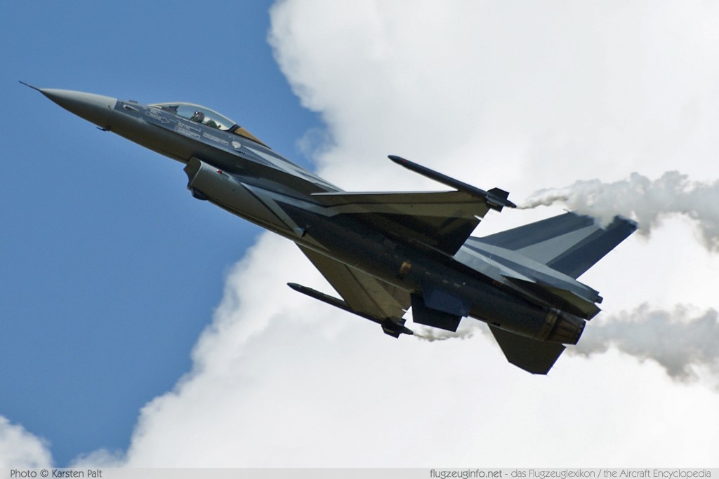 General Dynamics / Lockheed Martin F-16AM Belgian Air Component FA-134 6H-134 Luchtmachtdagen 2009 Volkel (EHVK / UDE) 2009-06-19 � Karsten Palt, ID 2321 General Dynamics / Lockheed Martin F-16AM Belgian Air Component FA-134 6H-134 Luchtmachtdagen 2009 Volkel (EHVK / UDE) 2009-06-19 � Karsten Palt, ID 2321