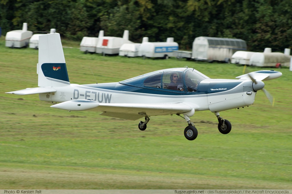 Orlican L-40 Meta Sokol D-EJUW 150409 Oldtimer-Fliegertreffen 2009 Kirchheim unter Teck - Hahnweide (EDST) 2009-09-04 � Karsten Palt, ID 2551 Orlican L-40 Meta Sokol D-EJUW 150409 Oldtimer-Fliegertreffen 2009 Kirchheim unter Teck - Hahnweide (EDST) 2009-09-04 � Karsten Palt, ID 2551