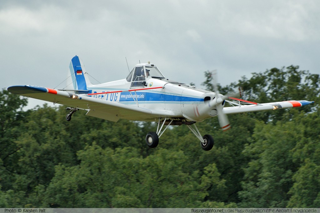 Piper PA-25-235 Pawnee D-ETUG 25-2235 Oldtimer-Fliegertreffen 2009 Kirchheim unter Teck - Hahnweide (EDST) 2009-09-04 � Karsten Palt, ID 2563 Piper PA-25-235 Pawnee D-ETUG 25-2235 Oldtimer-Fliegertreffen 2009 Kirchheim unter Teck - Hahnweide (EDST) 2009-09-04 � Karsten Palt, ID 2563