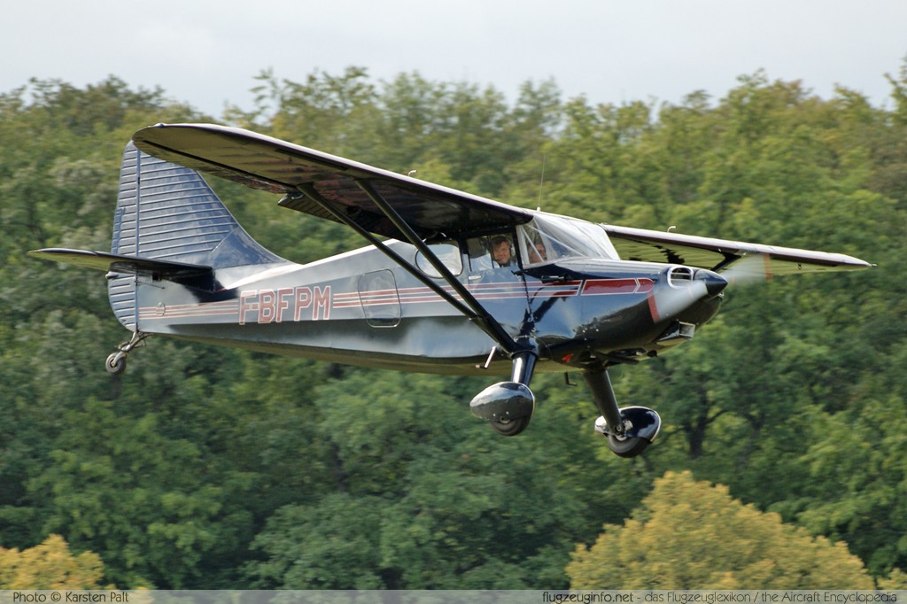 Stinson 108-3 Voyager F-BFPM 1085080 Oldtimer-Fliegertreffen 2009 Kirchheim unter Teck - Hahnweide (EDST) 2009-09-05 � Karsten Palt, ID 2694 Stinson 108-3 Voyager F-BFPM 1085080 Oldtimer-Fliegertreffen 2009 Kirchheim unter Teck - Hahnweide (EDST) 2009-09-05 � Karsten Palt, ID 2694