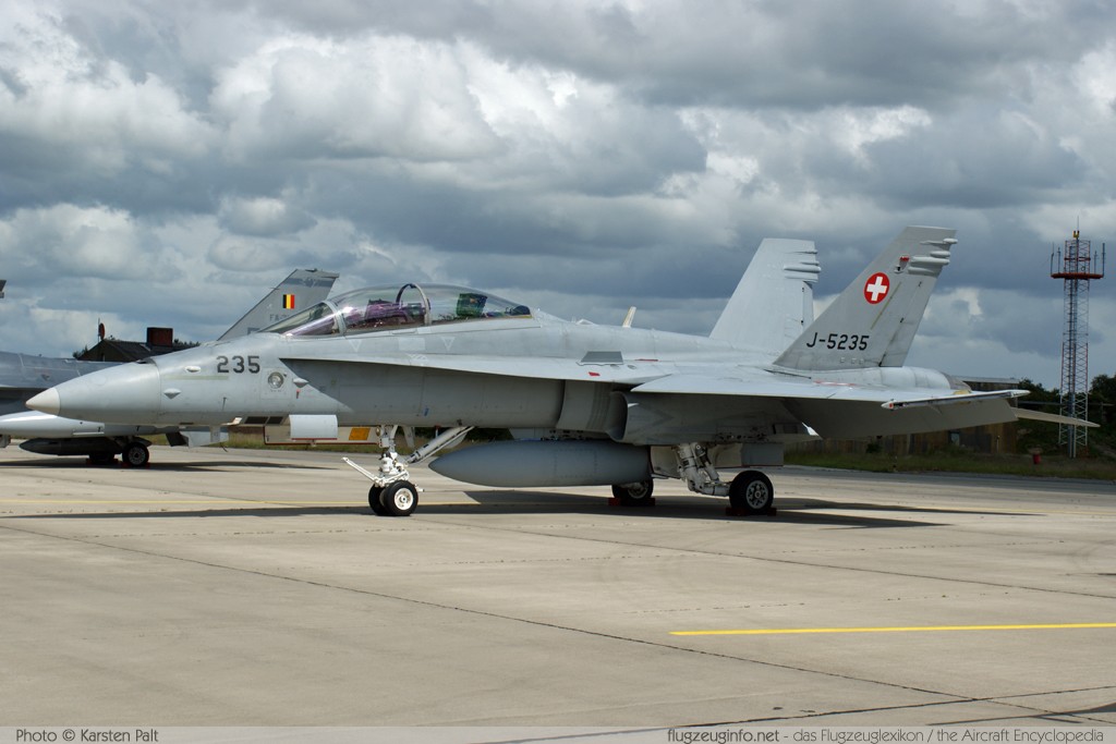McDonnell Douglas / Boeing F/A-18D Swiss Air Force / Schweizer Luftwaffe J-5235 1325/SFD005 Spotterday JG 71 R 2009 Wittmund-Wittmundhafen (ETNT) 2009-06-05 � Karsten Palt, ID 2293 McDonnell Douglas / Boeing F/A-18D Swiss Air Force / Schweizer Luftwaffe J-5235 1325/SFD005 Spotterday JG 71 R 2009 Wittmund-Wittmundhafen (ETNT) 2009-06-05 � Karsten Palt, ID 2293