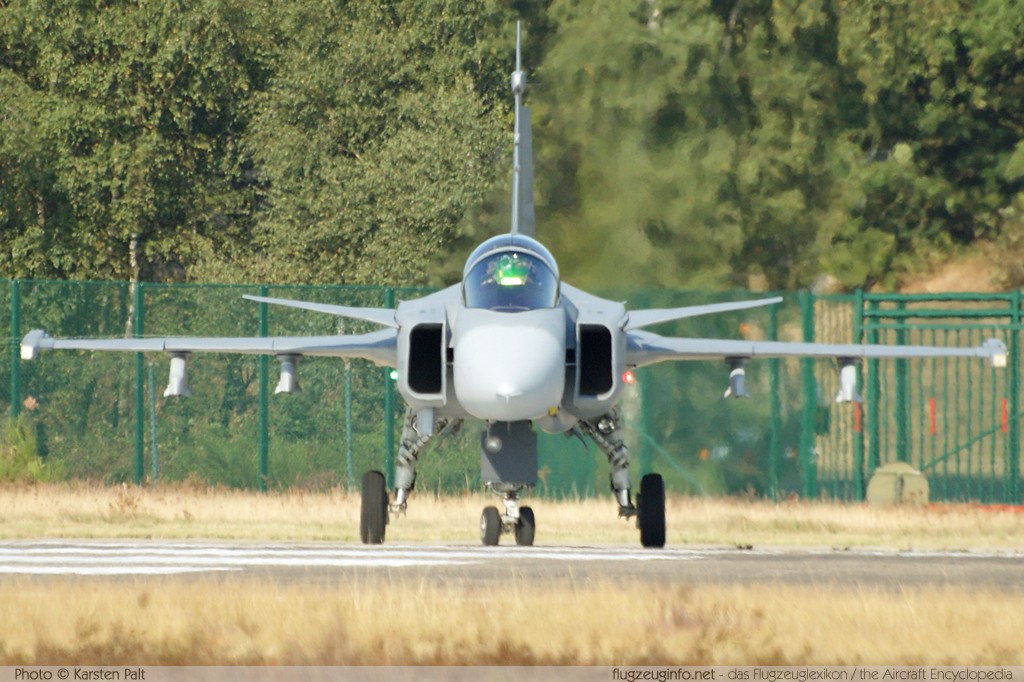 Saab JAS39C Gripen Hungarian Air Force 37 39-3308 NATO Tigermeet 2009 Kleine Brogel (EBBL) 2009-09-23 � Karsten Palt, ID 2801 Saab JAS39C Gripen Hungarian Air Force 37 39-3308 NATO Tigermeet 2009 Kleine Brogel (EBBL) 2009-09-23 � Karsten Palt, ID 2801