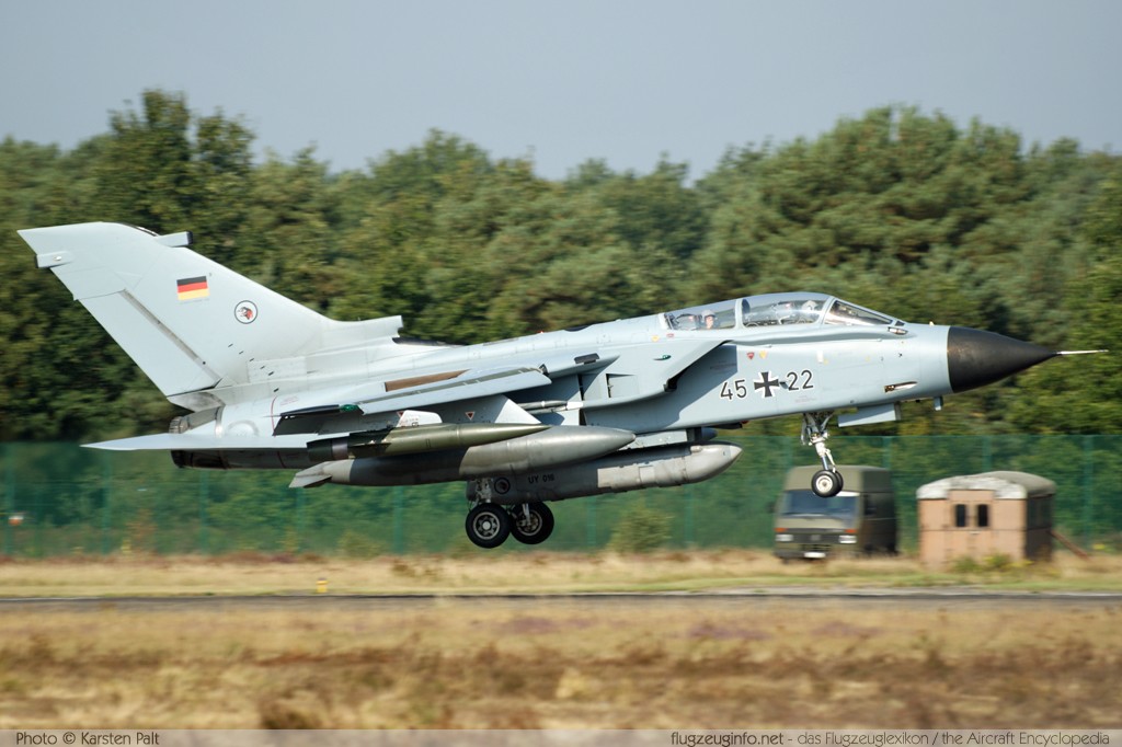Panavia Tornado IDS German Air Force / Luftwaffe 45+22 558/GS170/4222 NATO Tigermeet 2009 Kleine Brogel (EBBL) 2009-09-23 � Karsten Palt, ID 2835 Panavia Tornado IDS German Air Force / Luftwaffe 45+22 558/GS170/4222 NATO Tigermeet 2009 Kleine Brogel (EBBL) 2009-09-23 � Karsten Palt, ID 2835