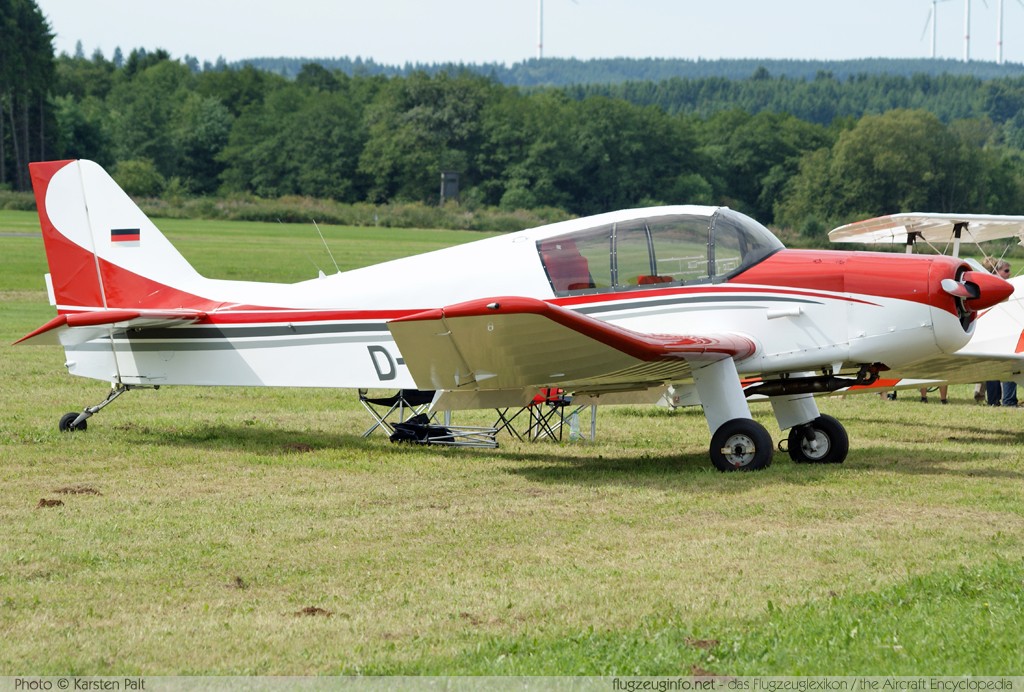 Jodel - SAN D.140C Mouquetaire III D-EGHB 136 Flugtag Breitscheid 2010 Breitscheid (EDGB) 2010-08-22 � Karsten Palt, ID 3981 Jodel - SAN D.140C Mouquetaire III D-EGHB 136 Flugtag Breitscheid 2010 Breitscheid (EDGB) 2010-08-22 � Karsten Palt, ID 3981