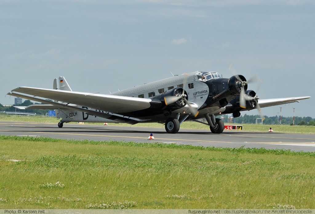 Junkers Ju 52/3m g8e Lufthansa Berlin Stiftung D-CDLH 5489 / 130714 ILA Berlin 2010 Berlin - Schönefeld (EDDB / SXF) 2010-06-11 � Karsten Palt, ID 3424 Junkers Ju 52/3m g8e Lufthansa Berlin Stiftung D-CDLH 5489 / 130714 ILA Berlin 2010 Berlin - Schönefeld (EDDB / SXF) 2010-06-11 � Karsten Palt, ID 3424