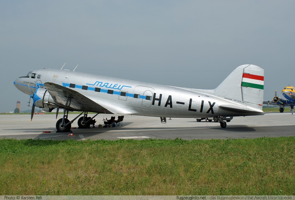 Lisunov Li-2P Goldtimer Foundation HA-LIX 18433209 ILA Berlin 2010 Berlin - Schönefeld (EDDB / SXF) 2010-06-11 � Karsten Palt, ID 3429 Lisunov Li-2P Goldtimer Foundation HA-LIX 18433209 ILA Berlin 2010 Berlin - Schönefeld (EDDB / SXF) 2010-06-11 � Karsten Palt, ID 3429