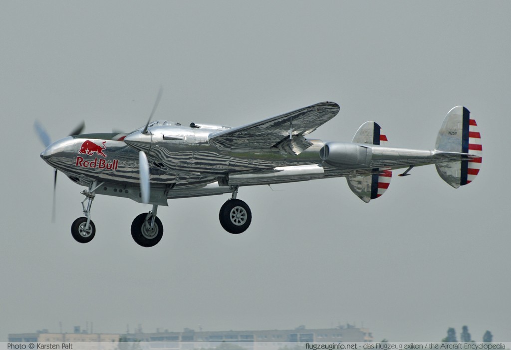 Lockheed P-38L Lightning Flying Bulls N25Y 422-8509 ILA Berlin 2010 Berlin - Schönefeld (EDDB / SXF) 2010-06-11 � Karsten Palt, ID 3445 Lockheed P-38L Lightning Flying Bulls N25Y 422-8509 ILA Berlin 2010 Berlin - Schönefeld (EDDB / SXF) 2010-06-11 � Karsten Palt, ID 3445