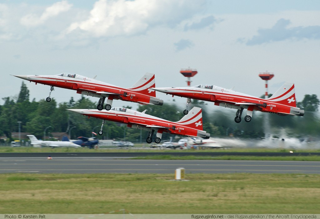 Swiss Air Force / Schweizer Luftwaffe ILA Berlin 2010 Berlin - Schönefeld (EDDB / SXF) 2010-06-11 � Karsten Palt, ID 3447 Swiss Air Force / Schweizer Luftwaffe ILA Berlin 2010 Berlin - Schönefeld (EDDB / SXF) 2010-06-11 � Karsten Palt, ID 3447