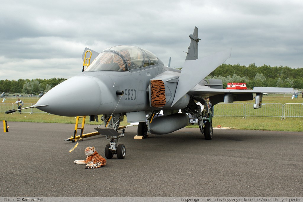 Saab JAS39D Czech Air Force 9820 39-820 Luchtmachtdagen 2010 Gilze-Rijen (EHGR) 2010-06-18 � Karsten Palt, ID 3318 Saab JAS39D Czech Air Force 9820 39-820 Luchtmachtdagen 2010 Gilze-Rijen (EHGR) 2010-06-18 � Karsten Palt, ID 3318