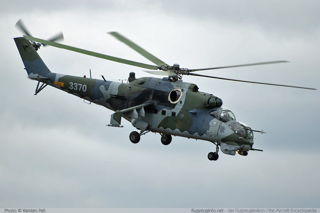 Mil Mi-35 Czech Air Force 3370 203370 Luchtmachtdagen 2010 Gilze-Rijen (EHGR) 2010-06-18 � Karsten Palt, ID 3331 Mil Mi-35 Czech Air Force 3370 203370 Luchtmachtdagen 2010 Gilze-Rijen (EHGR) 2010-06-18 � Karsten Palt, ID 3331