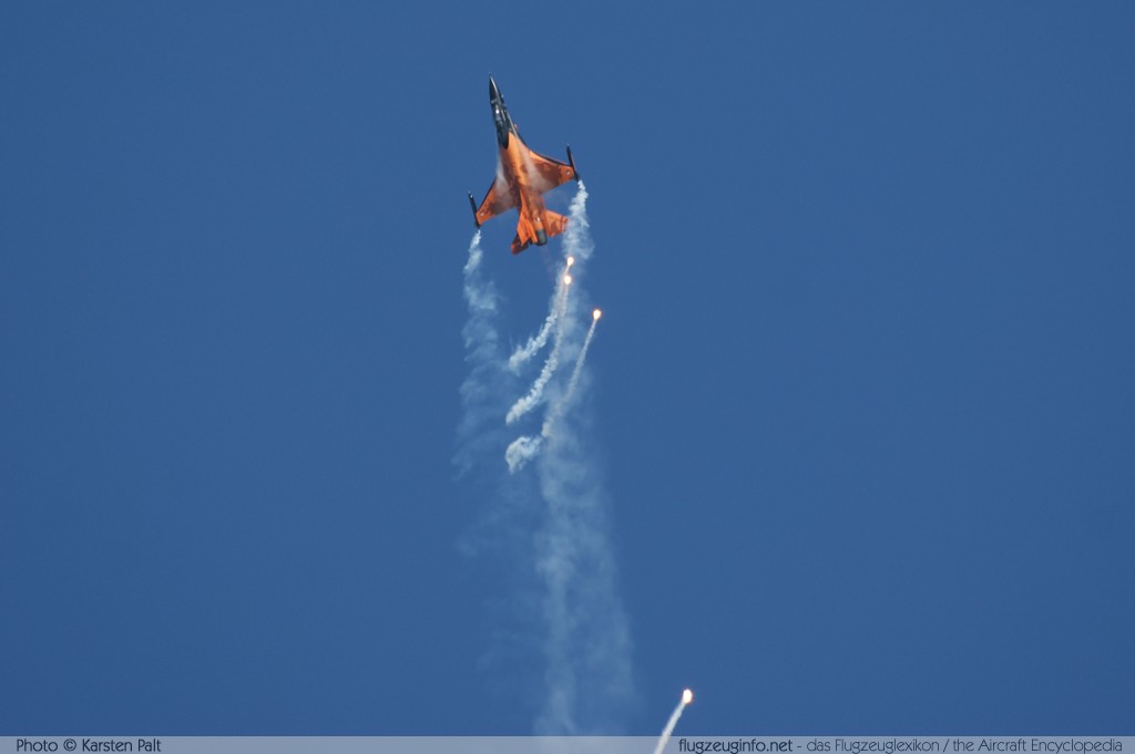 General Dynamics / Lockheed Martin F-16AM Royal Netherlands AF / Koninklijke Luchtmacht J-015 6D-171 Luchtmachtdagen 2011 Leeuwarden (EHLW / LHW) 2011-09-16 � Karsten Palt, ID 5638 General Dynamics / Lockheed Martin F-16AM Royal Netherlands AF / Koninklijke Luchtmacht J-015 6D-171 Luchtmachtdagen 2011 Leeuwarden (EHLW / LHW) 2011-09-16 � Karsten Palt, ID 5638