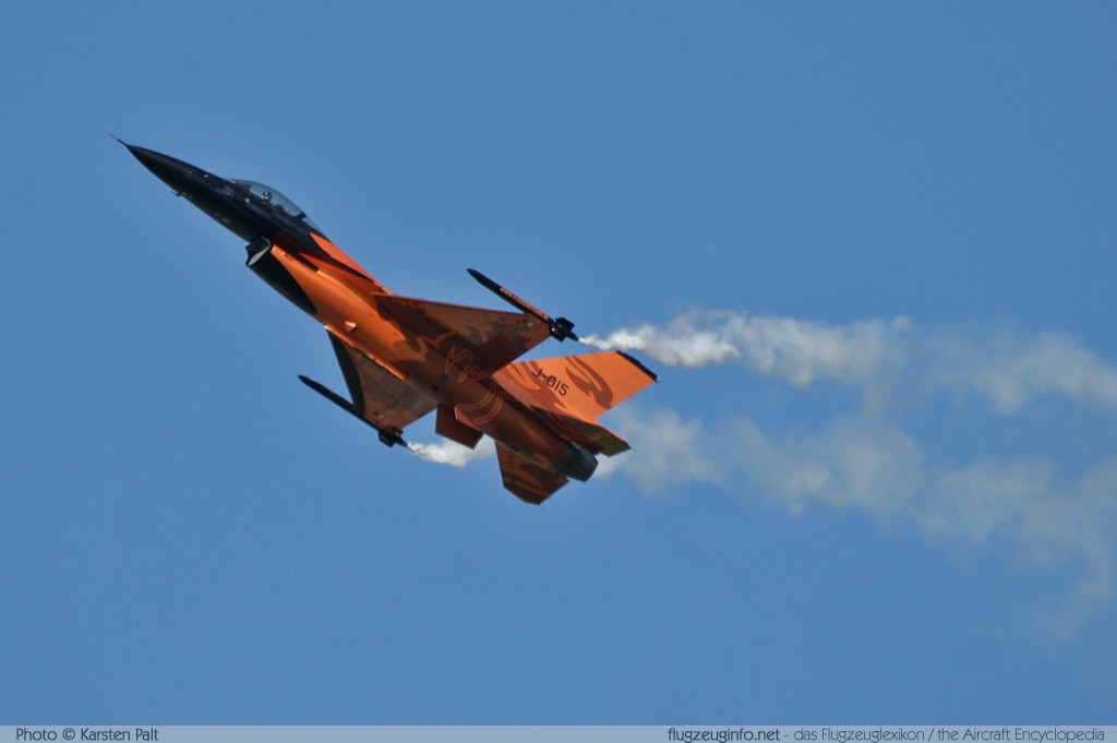 General Dynamics / Lockheed Martin F-16AM Royal Netherlands AF / Koninklijke Luchtmacht J-015 6D-171 Luchtmachtdagen 2011 Leeuwarden (EHLW / LHW) 2011-09-16 � Karsten Palt, ID 5639 General Dynamics / Lockheed Martin F-16AM Royal Netherlands AF / Koninklijke Luchtmacht J-015 6D-171 Luchtmachtdagen 2011 Leeuwarden (EHLW / LHW) 2011-09-16 � Karsten Palt, ID 5639