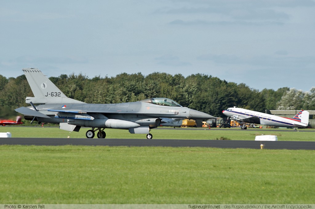 General Dynamics / Lockheed Martin F-16AM Royal Netherlands AF / Koninklijke Luchtmacht J-632 6D-64 Luchtmachtdagen 2011 Leeuwarden (EHLW / LHW) 2011-09-16 � Karsten Palt, ID 5643