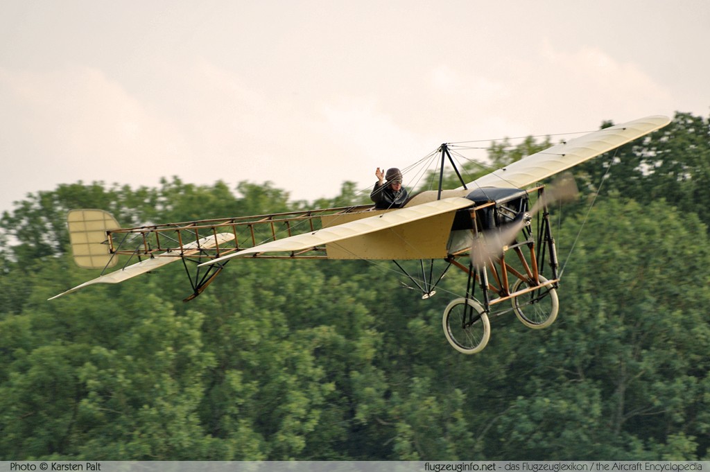 Bleriot Bleriot XI (Thulin A) Private (Mikael Carlson) SE-XMC 82 Oldtimer-Fliegertreffen 2013 Kirchheim unter Teck - Hahnweide (EDST) 2013-09-07 � Karsten Palt, ID 7394 Bleriot Bleriot XI (Thulin A) Private (Mikael Carlson) SE-XMC 82 Oldtimer-Fliegertreffen 2013 Kirchheim unter Teck - Hahnweide (EDST) 2013-09-07 � Karsten Palt, ID 7394
