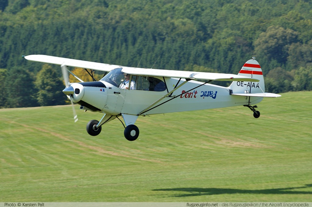 Piper PA-12 Super Cruiser OE-AAA 12-1612 Oldtimer-Fliegertreffen 2013 Kirchheim unter Teck - Hahnweide (EDST) 2013-09-06 � Karsten Palt, ID 7337 Piper PA-12 Super Cruiser OE-AAA 12-1612 Oldtimer-Fliegertreffen 2013 Kirchheim unter Teck - Hahnweide (EDST) 2013-09-06 � Karsten Palt, ID 7337