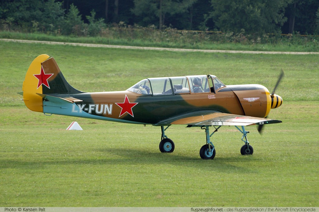 Yakovlev Yak-52 LY-FUN 867211 Oldtimer-Fliegertreffen 2013 Kirchheim unter Teck - Hahnweide (EDST) 2013-09-07 � Karsten Palt, ID 7497 Yakovlev Yak-52 LY-FUN 867211 Oldtimer-Fliegertreffen 2013 Kirchheim unter Teck - Hahnweide (EDST) 2013-09-07 � Karsten Palt, ID 7497