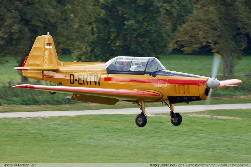 Moravan Zlin Z-526 Trener-Master D-EHTW 1055 Oldtimer-Fliegertreffen 2013 Kirchheim unter Teck - Hahnweide (EDST) 2013-09-07 � Karsten Palt, ID 7506 Moravan Zlin Z-526 Trener-Master D-EHTW 1055 Oldtimer-Fliegertreffen 2013 Kirchheim unter Teck - Hahnweide (EDST) 2013-09-07 � Karsten Palt, ID 7506