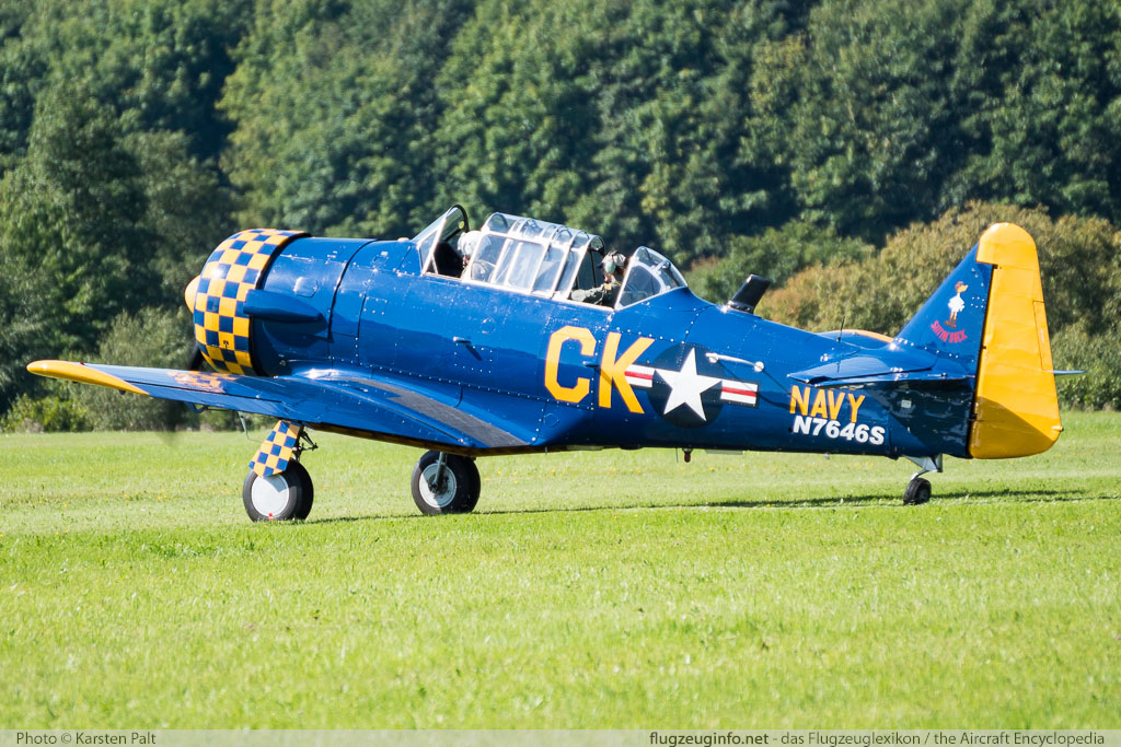 North American SNJ-4 Texan N7646S 88-13050 Flugtag Breitscheid 2015 Breitscheid (EDGB) 2015-08-30 � Karsten Palt, ID 12114 North American SNJ-4 Texan N7646S 88-13050 Flugtag Breitscheid 2015 Breitscheid (EDGB) 2015-08-30 � Karsten Palt, ID 12114