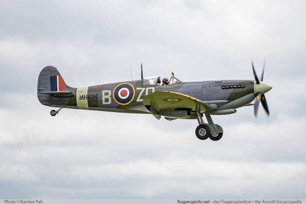 Supermarine Spitfire LF Mk.IXb (LF9B) Old Flying Machine Company G-ASJV CBAF/552 Flying Legends 2016 Duxford Aerodrome (EGSU / QFO) 2016-07-10 � Karsten Palt, ID 13024 Supermarine Spitfire LF Mk.IXb (LF9B) Old Flying Machine Company G-ASJV CBAF/552 Flying Legends 2016 Duxford Aerodrome (EGSU / QFO) 2016-07-10 � Karsten Palt, ID 13024