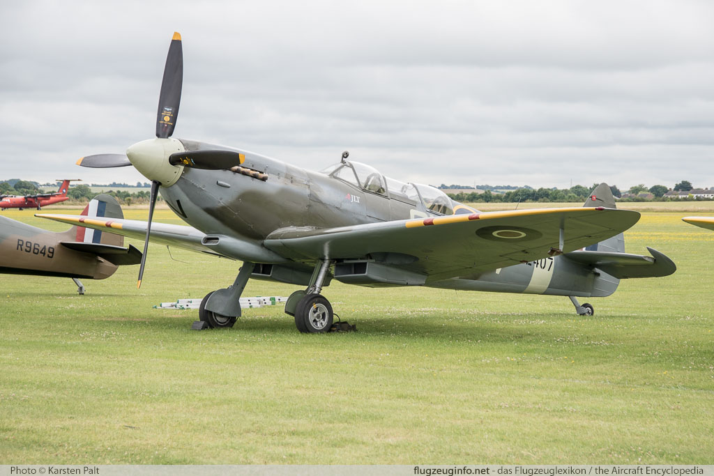 Supermarine Spitfire TR Mk.IX G-LFIX CBAF.8463 Flying Legends 2016 Duxford Aerodrome (EGSU / QFO) 2016-07-10 � Karsten Palt, ID 13040 Supermarine Spitfire TR Mk.IX G-LFIX CBAF.8463 Flying Legends 2016 Duxford Aerodrome (EGSU / QFO) 2016-07-10 � Karsten Palt, ID 13040