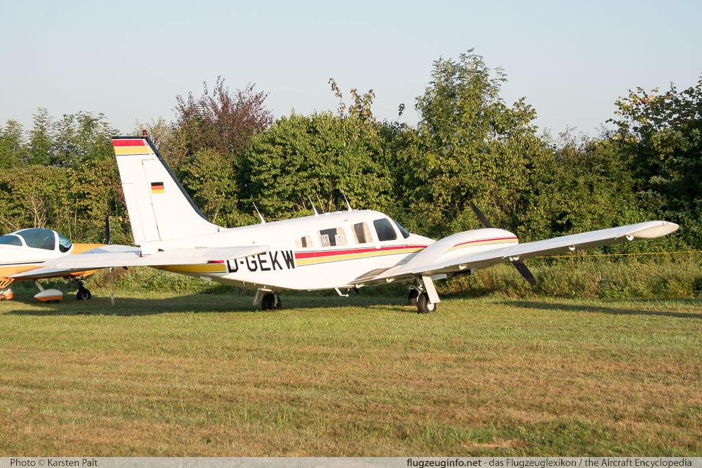 Piper PA-34-220T Seneca III D-GEKW 34-8133140 Oldtimer-Fliegertreffen 2016 Kirchheim unter Teck - Hahnweide (EDST) 2016-09-10 � Karsten Palt, ID 13554 Piper PA-34-220T Seneca III D-GEKW 34-8133140 Oldtimer-Fliegertreffen 2016 Kirchheim unter Teck - Hahnweide (EDST) 2016-09-10 � Karsten Palt, ID 13554