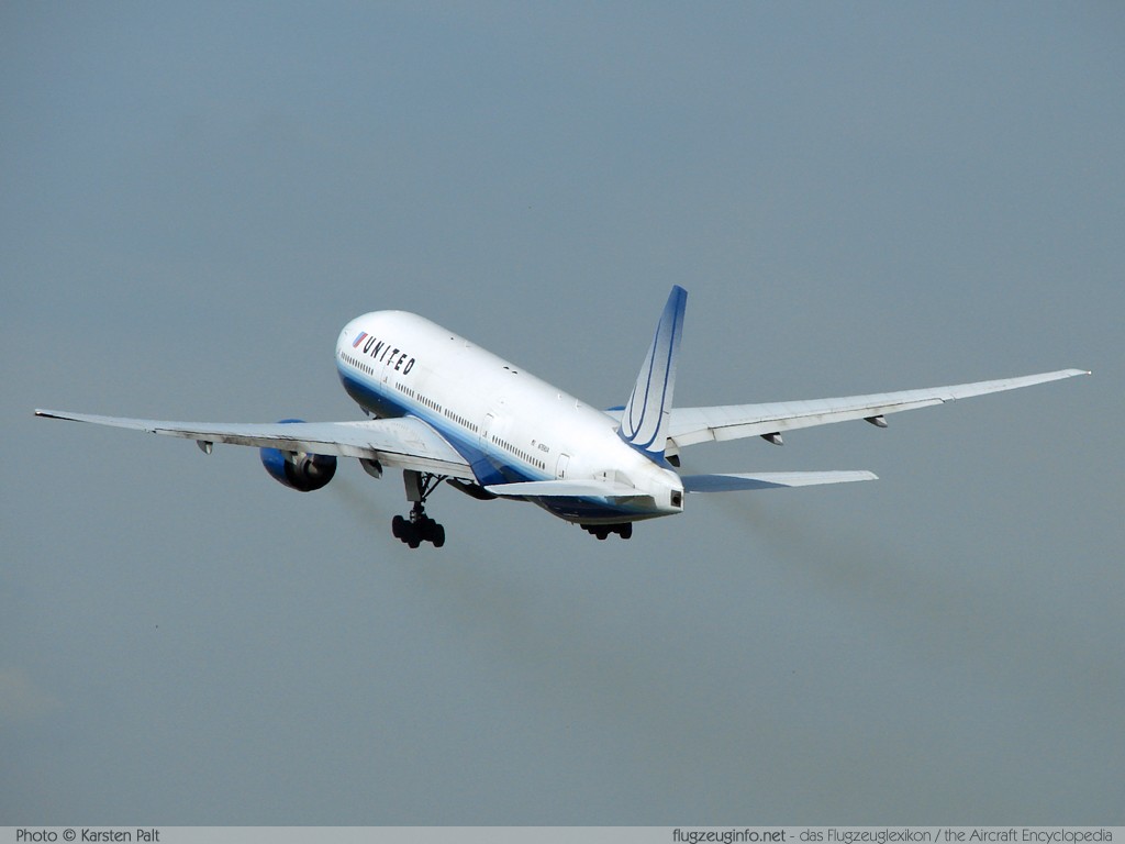 Boeing 777-222 United Airlines N769UA 26921 / 12 Amsterdam-Schiphol (EHAM / AMS) 2007-06-19 � Karsten Palt, ID 338 Boeing 777-222 United Airlines N769UA 26921 / 12 Amsterdam-Schiphol (EHAM / AMS) 2007-06-19 � Karsten Palt, ID 338