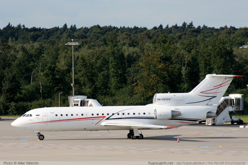 Yakovlev / Jakowlew Yak-42D / Jak-42D Lukoil Avia RA-42424 4520421502016 Cologne / Köln-Bonn (EDDK / CGN) 2008-09-14 � Mike Vallentin, ID 1387 Yakovlev / Jakowlew Yak-42D / Jak-42D Lukoil Avia RA-42424 4520421502016 Cologne / Köln-Bonn (EDDK / CGN) 2008-09-14 � Mike Vallentin, ID 1387