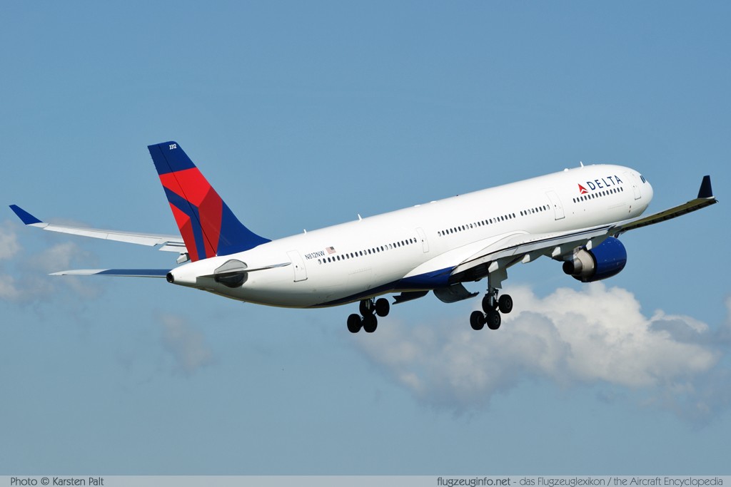 Airbus A330-323X Delta Air Lines N812NW 784 Amsterdam-Schiphol (EHAM / AMS) 2009-06-23 � Karsten Palt, ID 2418 Airbus A330-323X Delta Air Lines N812NW 784 Amsterdam-Schiphol (EHAM / AMS) 2009-06-23 � Karsten Palt, ID 2418