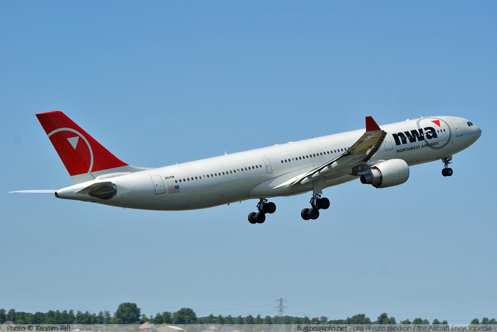 Airbus A330-323E Delta Air Lines N811NW 690 Amsterdam-Schiphol (EHAM / AMS) 2009-06-23 � Karsten Palt, ID 2417 Airbus A330-323E Delta Air Lines N811NW 690 Amsterdam-Schiphol (EHAM / AMS) 2009-06-23 � Karsten Palt, ID 2417