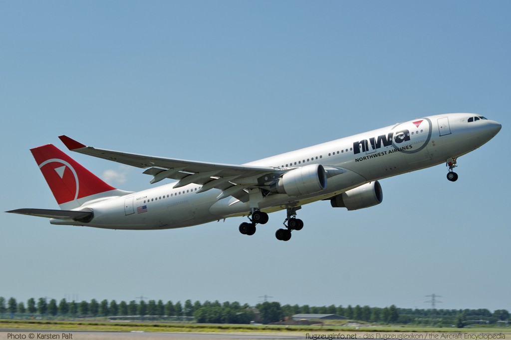 Airbus A330-223 Delta Air Lines N853NW 618 Amsterdam-Schiphol (EHAM / AMS) 2009-06-23 � Karsten Palt, ID 2420 Airbus A330-223 Delta Air Lines N853NW 618 Amsterdam-Schiphol (EHAM / AMS) 2009-06-23 � Karsten Palt, ID 2420