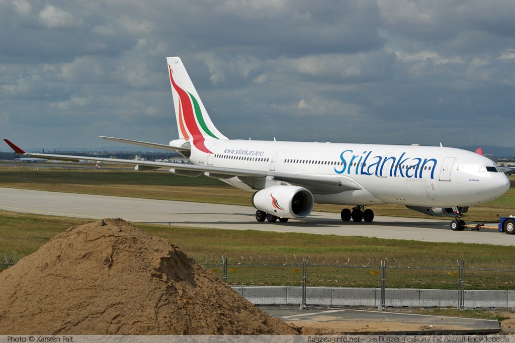 Airbus A330-243 SriLankan Airlines 4R-ALA 303 Frankfurt am Main (EDDF / FRA) 2009-09-06 � Karsten Palt, ID 2907 Airbus A330-243 SriLankan Airlines 4R-ALA 303 Frankfurt am Main (EDDF / FRA) 2009-09-06 � Karsten Palt, ID 2907