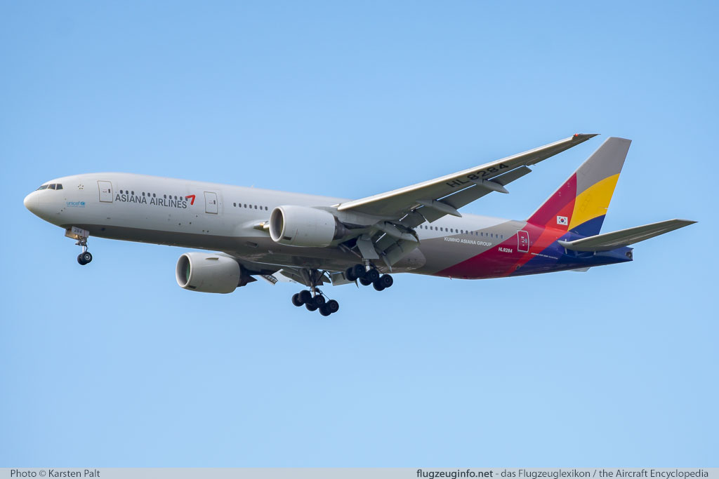 Boeing 777-28EER Asiana Airlines HL8284 40199 / 1117 London Heathrow (EGLL / LHR) 2016-07-08 � Karsten Palt, ID 12728 Boeing 777-28EER Asiana Airlines HL8284 40199 / 1117 London Heathrow (EGLL / LHR) 2016-07-08 � Karsten Palt, ID 12728