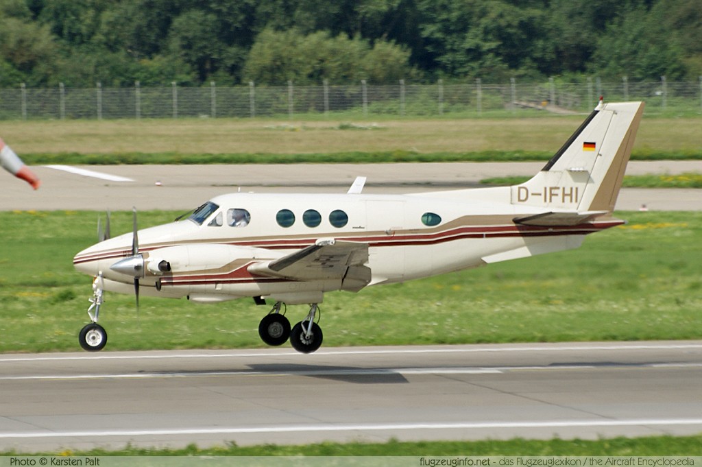 Beech C90 King Air D-IFHI LJ-977 Düsseldorf International (EDDL / DUS) 2010-08-21 � Karsten Palt, ID 4077 Beech C90 King Air D-IFHI LJ-977 Düsseldorf International (EDDL / DUS) 2010-08-21 � Karsten Palt, ID 4077
