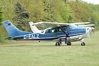 Cessna P206D Super Skylane Fallschirmsportgruppe Wildeshausen D-EALZ P206-00603  Zetel-Bohlenbergerfeld 2010-05-23, Photo by: Karsten Palt