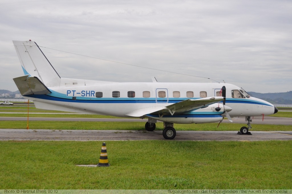 EMBRAER EMB-110P1A Bandeirante PT-SHR 110464 Santos Dumont Airport, Rio de Janeiro (SBRJ / SDU) 2010-01-18 � Hartmut Ehlers, ID 3016 EMBRAER EMB-110P1A Bandeirante PT-SHR 110464 Santos Dumont Airport, Rio de Janeiro (SBRJ / SDU) 2010-01-18 � Hartmut Ehlers, ID 3016