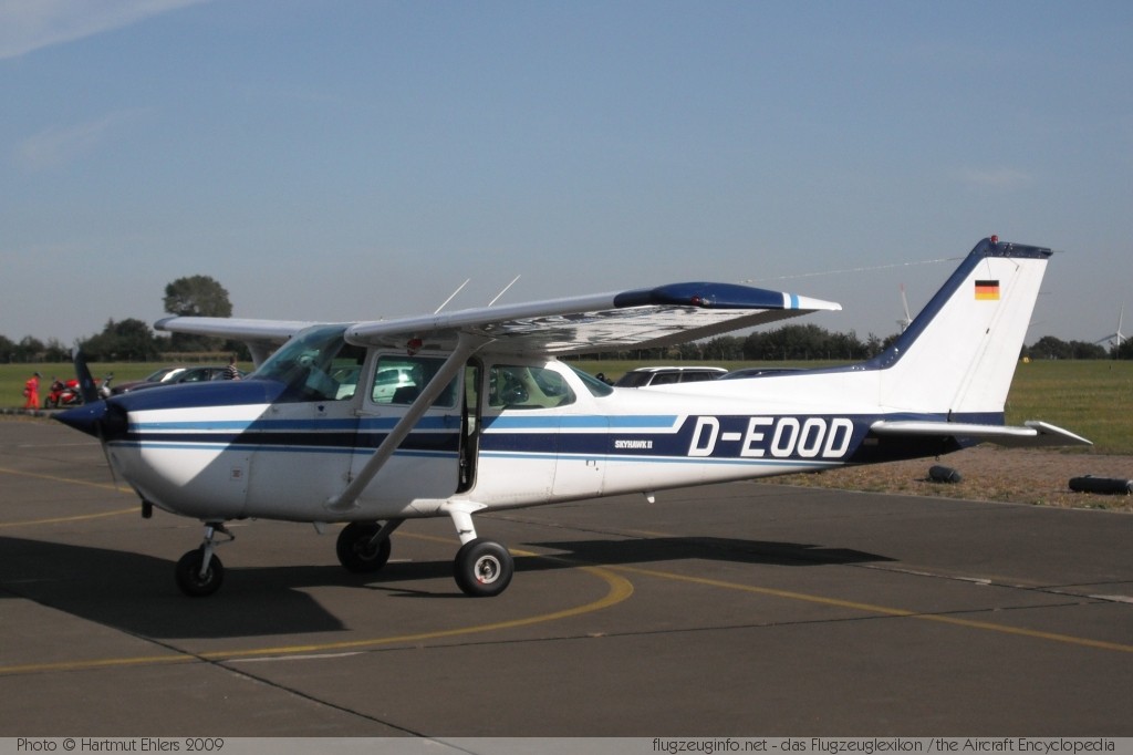 Cessna-Reims F172N Skyhawk II Aero-Club Hamburg Motorflug e.V. D-EOOD F172-1958 Husum-Schwesing (EDXJ) 2009-09-19 � Hartmut Ehlers, ID 2963 Cessna-Reims F172N Skyhawk II Aero-Club Hamburg Motorflug e.V. D-EOOD F172-1958 Husum-Schwesing (EDXJ) 2009-09-19 � Hartmut Ehlers, ID 2963