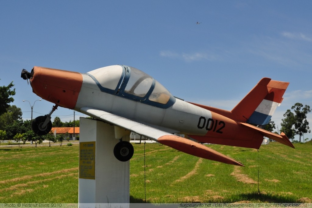 Aerotec T-23 Uirapuru (A-122) Paraguay Air Force - Fuerza Aérea Paraguaya (FAP) 0012 056  Nu Guazu (Campo Grande), Asunción 2010-01-14 ï¿½ Hartmut Ehlers, ID 3089
