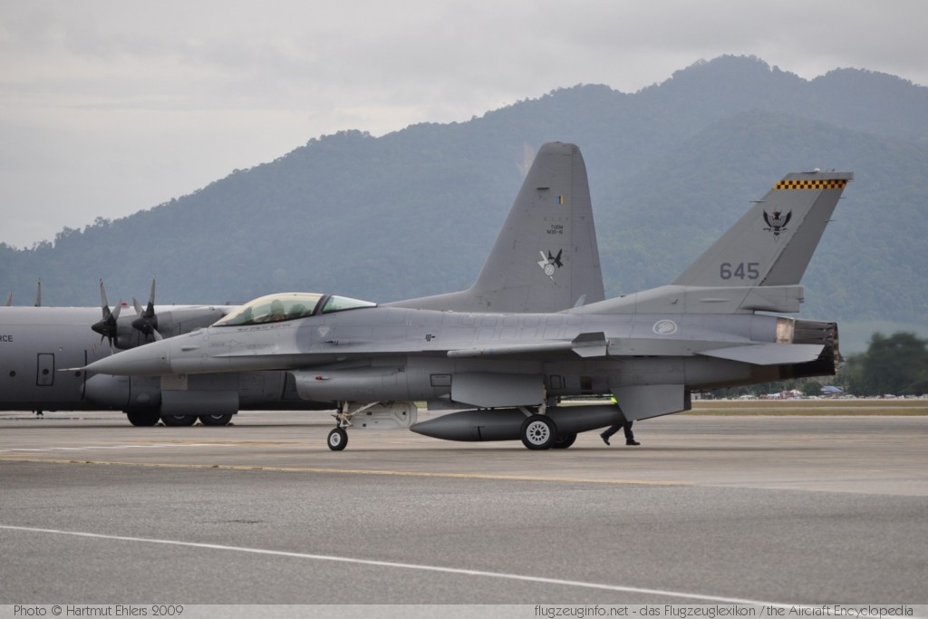 General Dynamics F-16C Singapore Air Force 645 DA-19 LIMA 2009 Pulau Langkawi - International (WMKL / LGK) 2009-12-01 � Hartmut Ehlers, ID 3104 General Dynamics F-16C Singapore Air Force 645 DA-19 LIMA 2009 Pulau Langkawi - International (WMKL / LGK) 2009-12-01 � Hartmut Ehlers, ID 3104